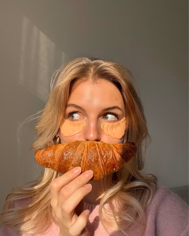 Stimmungsbild Produkt Emily in Paris Ceramide Croissant