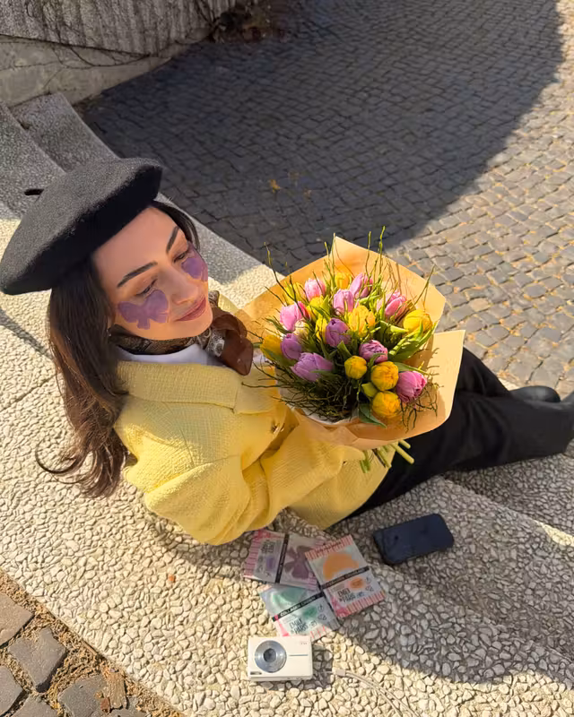 Stimmungsbild Emily in Paris Bakuchiol Bow