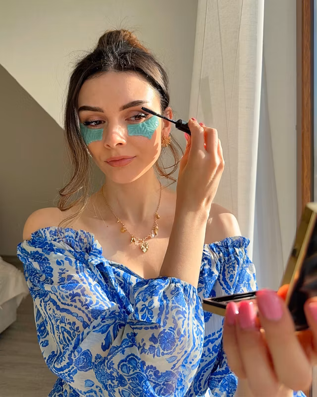 Stimmungsbild Produkt Emily in Paris Bakuchiol Bow