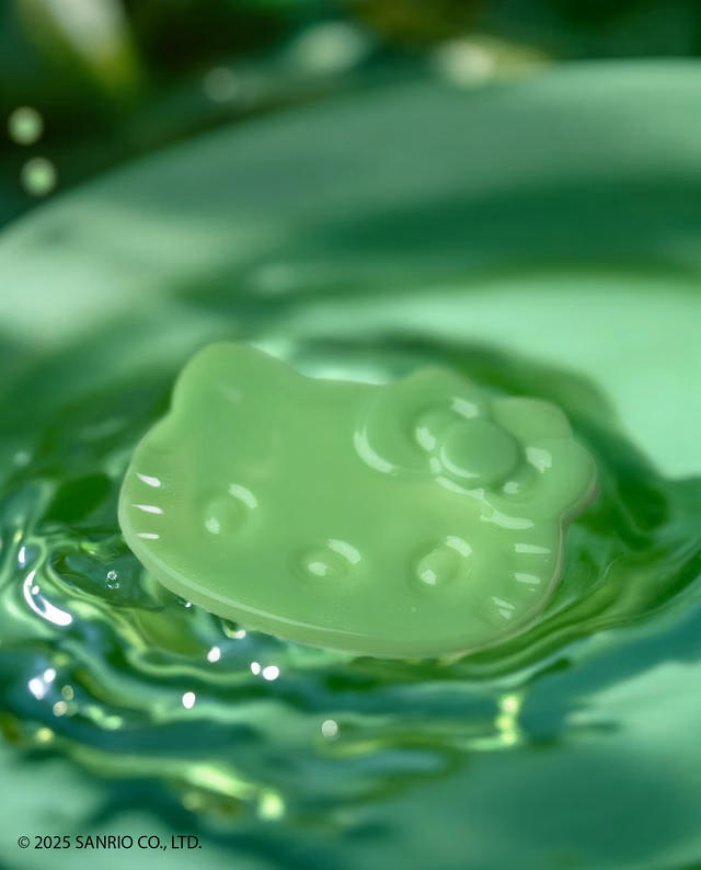 Mood image for Hello Kitty Matcha & Ceramide eye pad mask