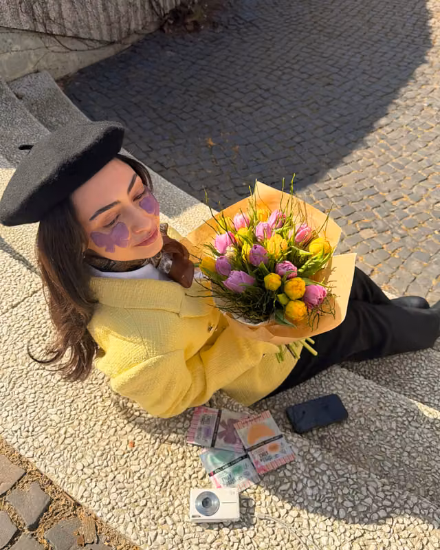 Stimmungsbild Emily in Paris Bakuchiol Bow